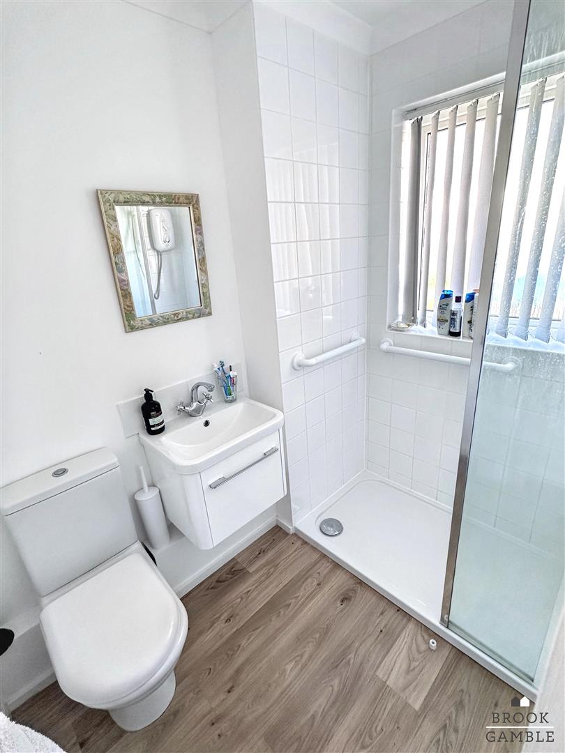 1 Bedroom Bungalow. Broomfield Street in Eastbourne,  6